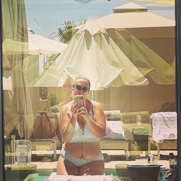 Meet your Posher, Jessica - Picture 3 of 3